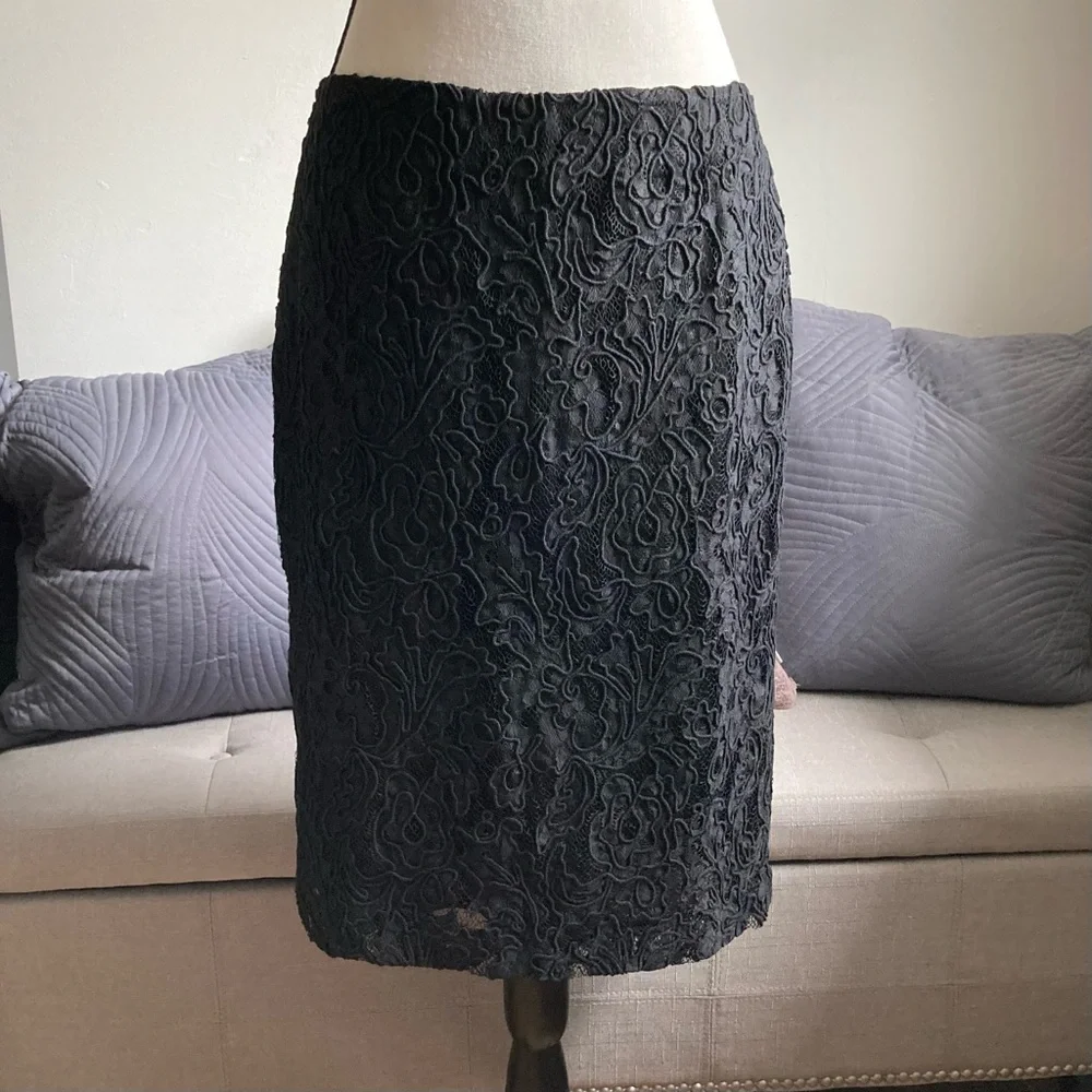 NWT Talbots black lace evening /cocktail skirt. Lace overlay/black lining Size 8